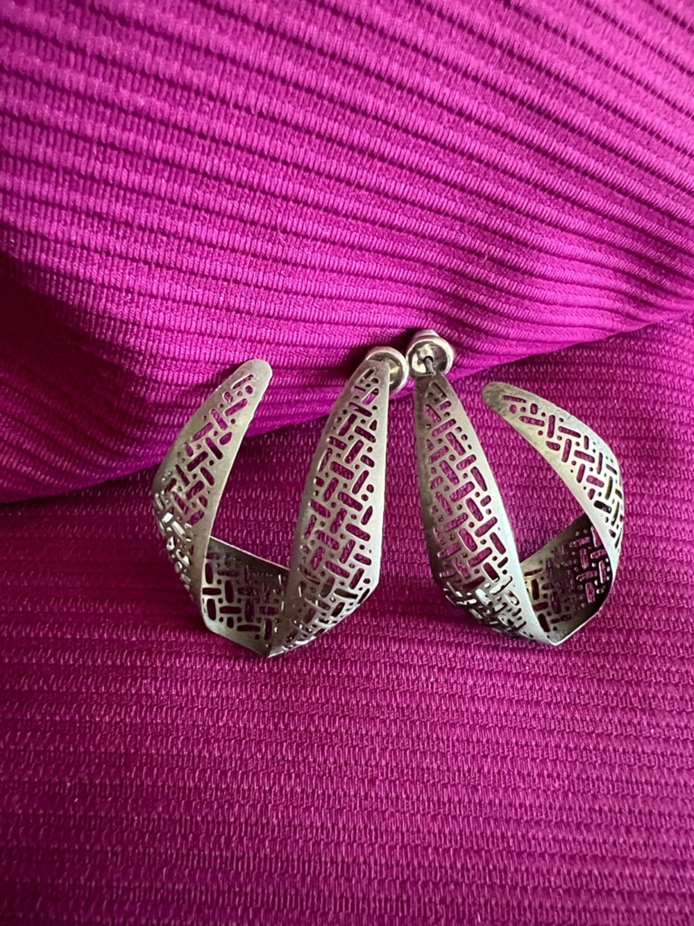 Vintage Filigree Twist Hoop Earrings - Silver Tone
